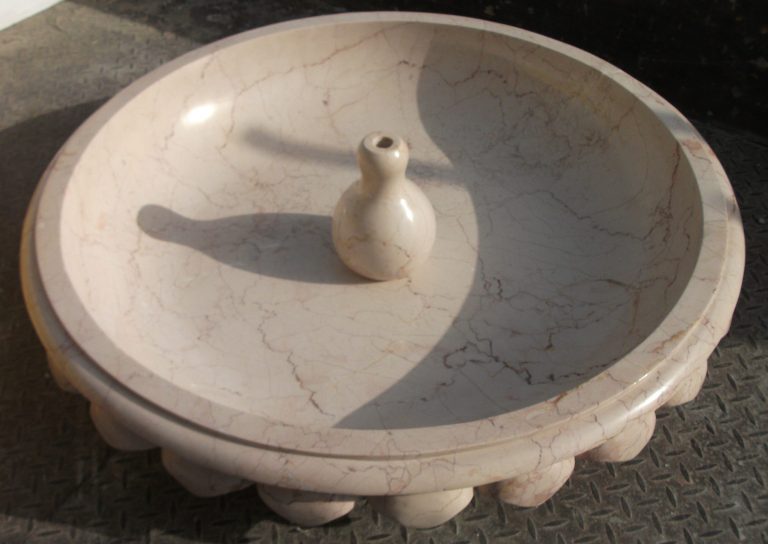 Bottochino Beig  Marble Fountain wz hand engraving leaves